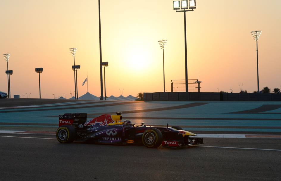 Il tramonto di Abu Dhabi sulla Red Bull, dominatrice della stagione. Afp